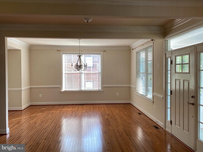 Foto del edificio - 1449 N Longfellow St