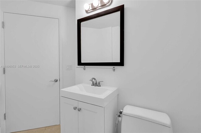 Foto del edificio - 3131 NE 188th St