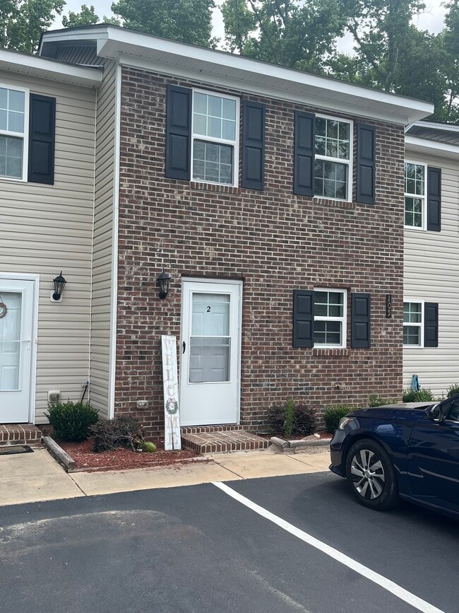 Building Photo - 105 Loganshire Way