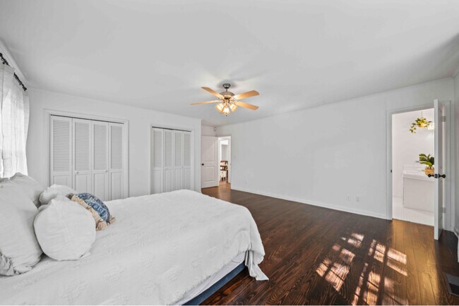 Building Photo - 711 S Marion Ave