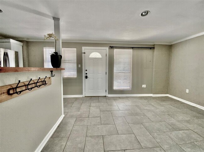 Foto del edificio - 2704 Palomino Dr