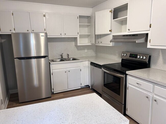 Building Photo - 343 Della Rose Dr