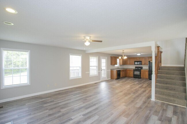 Building Photo - Beautiful Home in Clarksville!