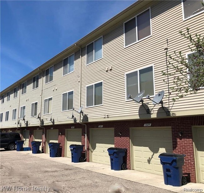 Building Photo - 15665 Stone Crossing Dr