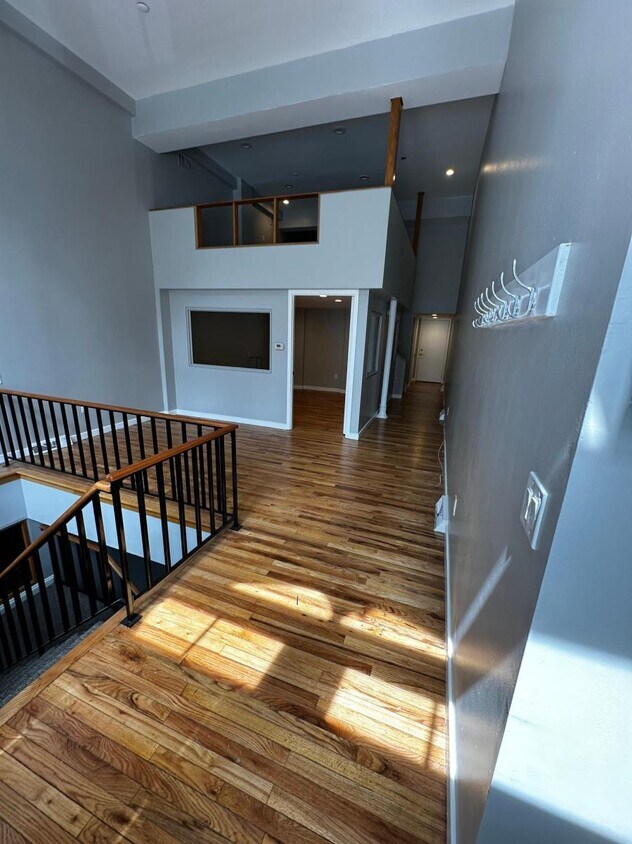 Primary Photo - 107 Arch St