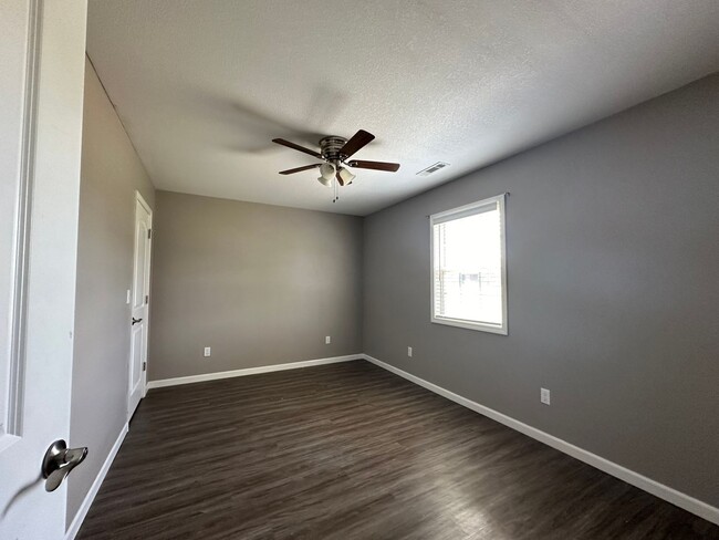 Building Photo - 3 bedroom, 2 bath home for lease is Lincol...