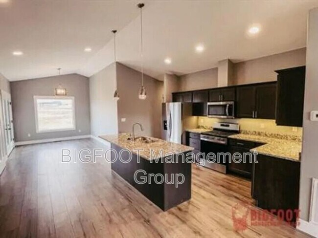 Building Photo - 3995 Lucas Ct