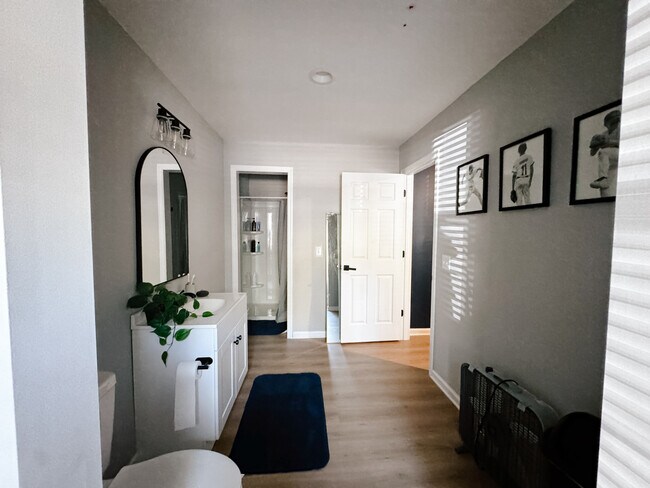 Foto del edificio - 215 Dillard Mill Dr