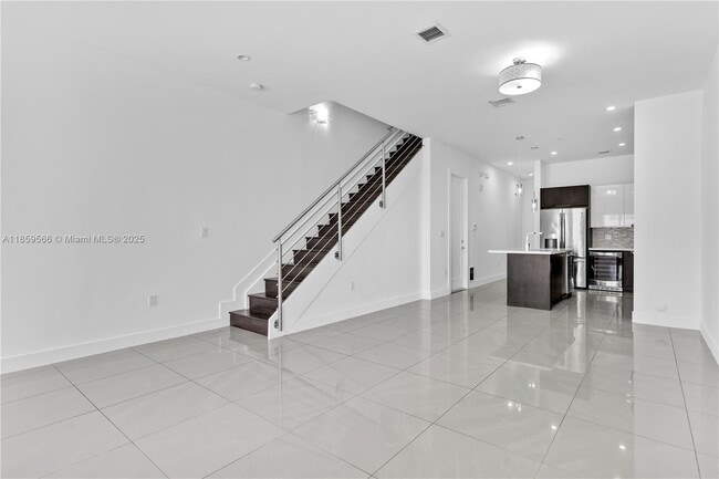 Building Photo - 10255 NW 63rd Terrace