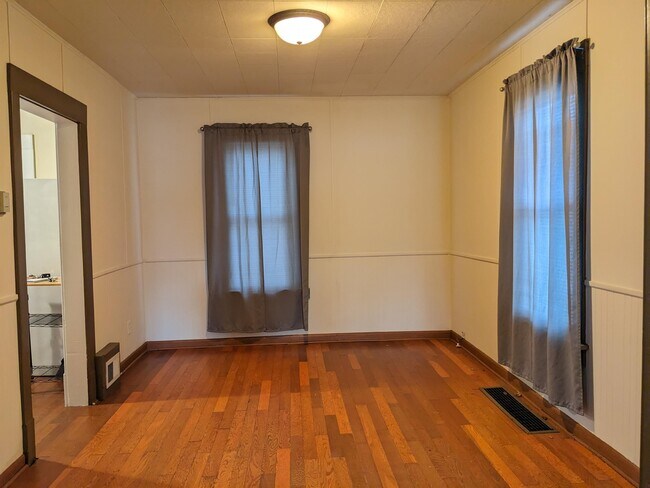 Building Photo - 205 S Adams St