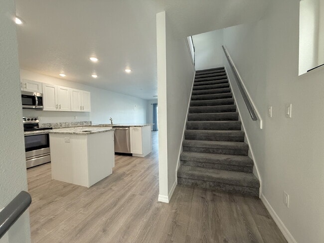 Foto del edificio - Waterfront 3 bedroom townhome with dock!