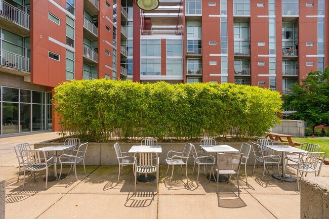 Foto del edificio - 2115 Yeaman Pl