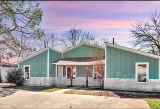 Building Photo - 1518 Pine Ridge Dr