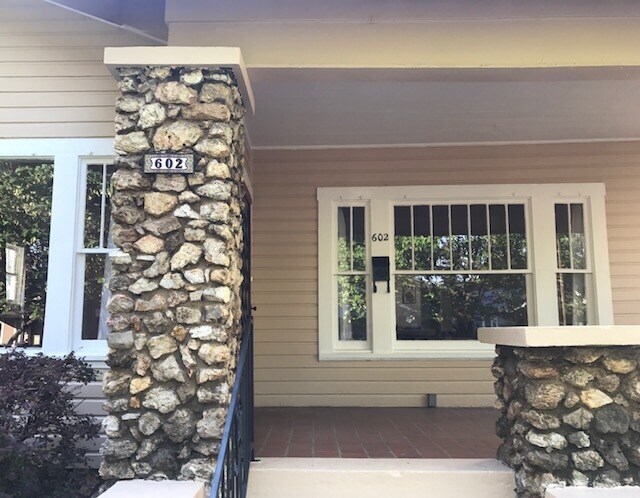 Building Photo - 3 BR, 1.5 Bungalow Available in Glen Iris
