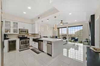 Building Photo - 3225 Turtle Creek Blvd