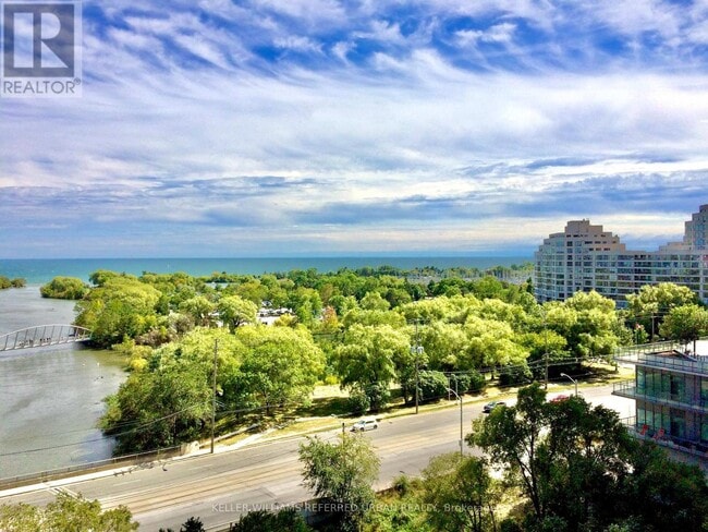 Photo du bâtiment - 2212-2212 Lake Shore Blvd W