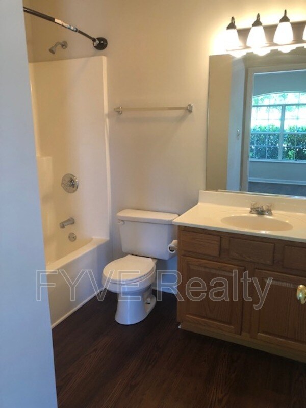 Foto del edificio - 7401 Creek Song Ct
