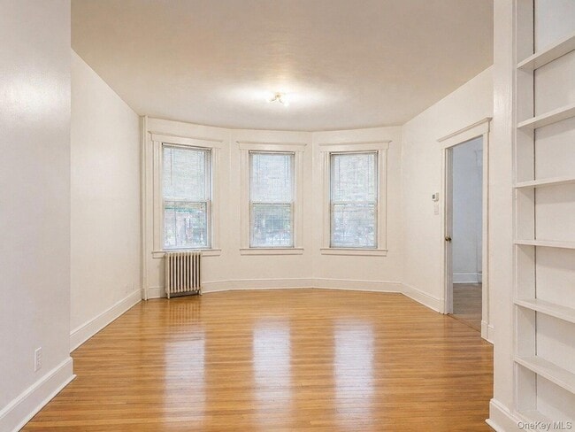 Foto del edificio - 14717 15th Avenue Unit 1FL