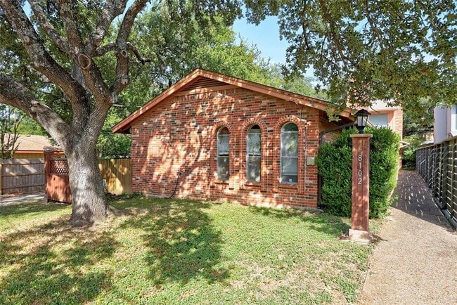 Foto del edificio - 8102 Ceberry Dr