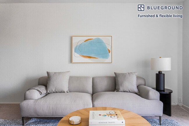 Foto del edificio - 3654 Barham Blvd