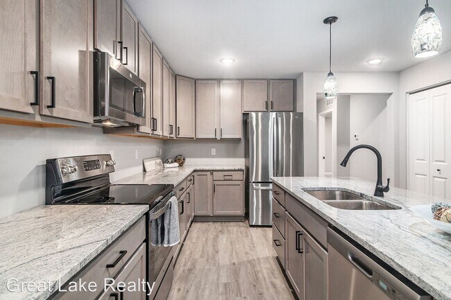 Building Photo - 5 br, 3 bath House - 17543 Beechwood Lane
