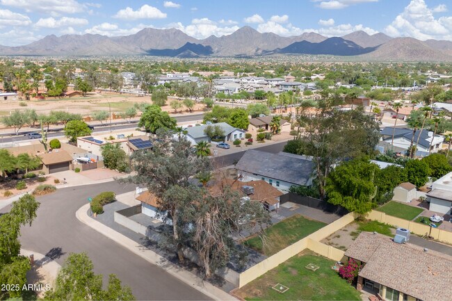 Foto del edificio - 9205 E Laurel Ln