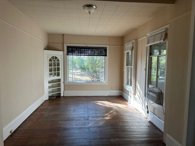 Building Photo - Country Charmer! Two-Story, 3 Bedroom, 2 B...