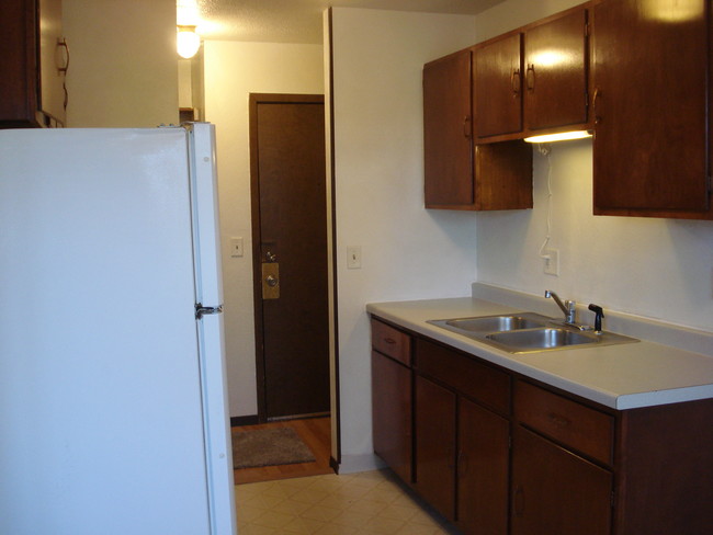 Building Photo - 5284 Greenfield Ave
