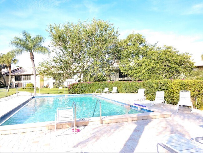 Foto del edificio - Seasonal Short-Term 2-Bedroom 2-Bath 2nd Floor Condo Located at Mission Lakes!