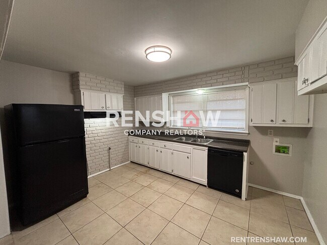 Building Photo - 3238 Kenland Dr