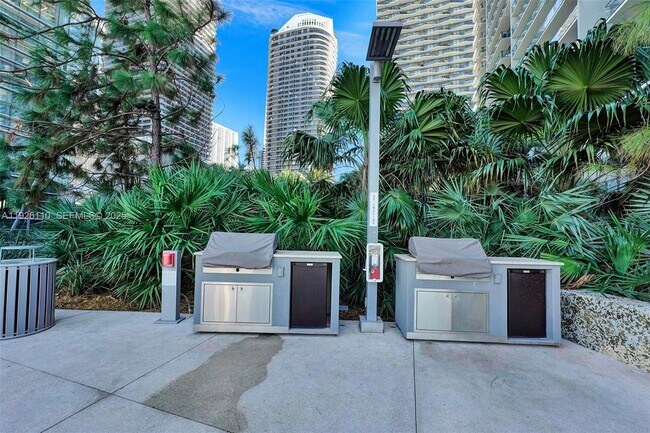 Foto del edificio - 88 SW 7th St