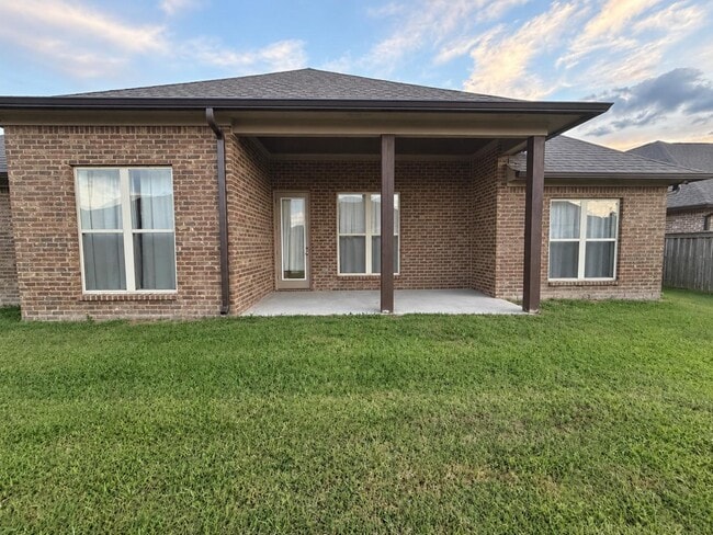 Building Photo - 114 Essen Ln