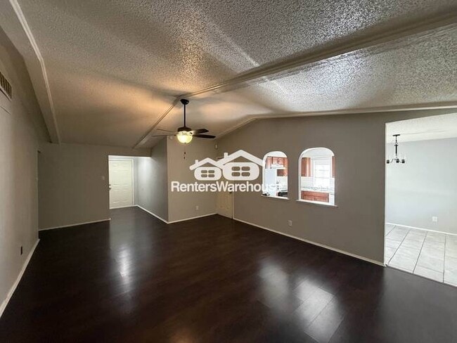 Foto del edificio - Beautiful 4 bedroom Home In Garland!!