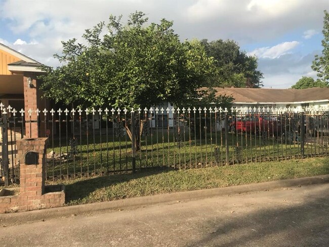 Foto del edificio - 1018 Fruitvale Dr