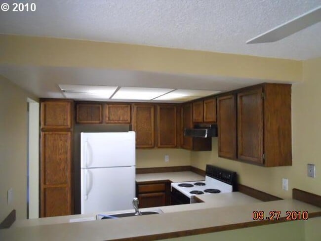 Building Photo - 44 Crestfield Ct