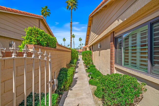 Foto del edificio - 39 Maximo Way