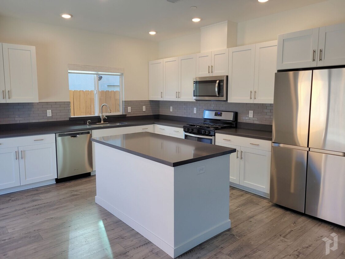 Primary Photo - MOVE IN SPECIALL!!! $500 OFF FIRST MONTH'S...