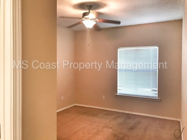 Foto del edificio - 13582 Laurel St