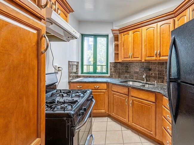 Building Photo - 1541 Metropolitan Ave