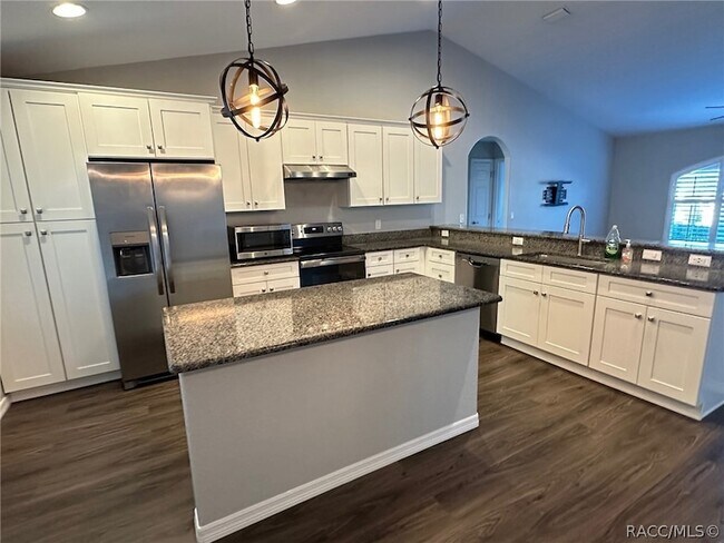 Foto del edificio - 5825 N Larkspur Way