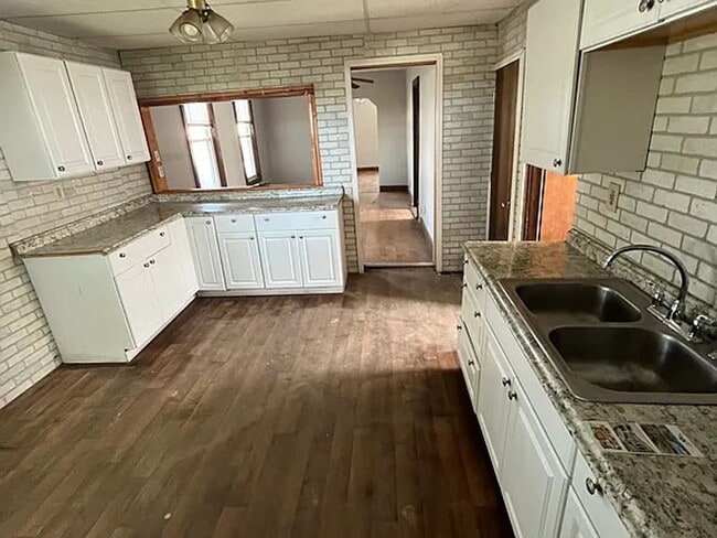 Building Photo - Comfortable  3-Bedroom Home in Cleveland