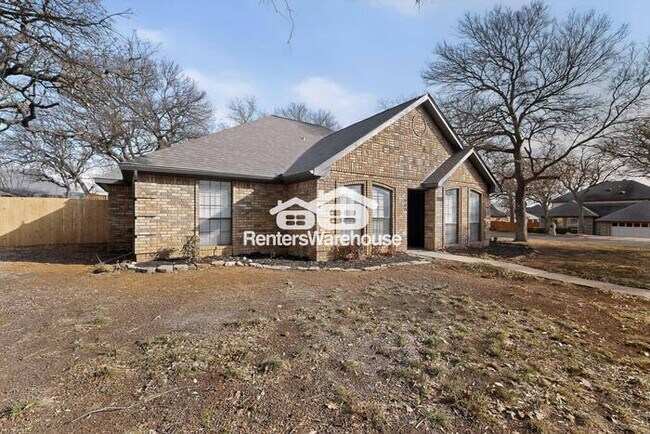 Building Photo - Prime NRH location with space, comfort, and charm.