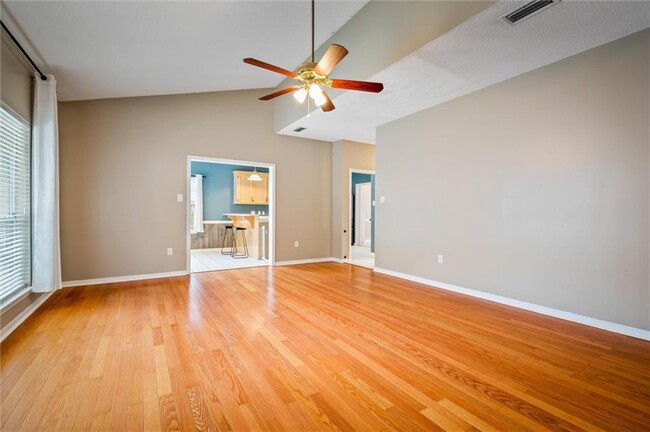 Building Photo - 256 Rolling Hill Dr