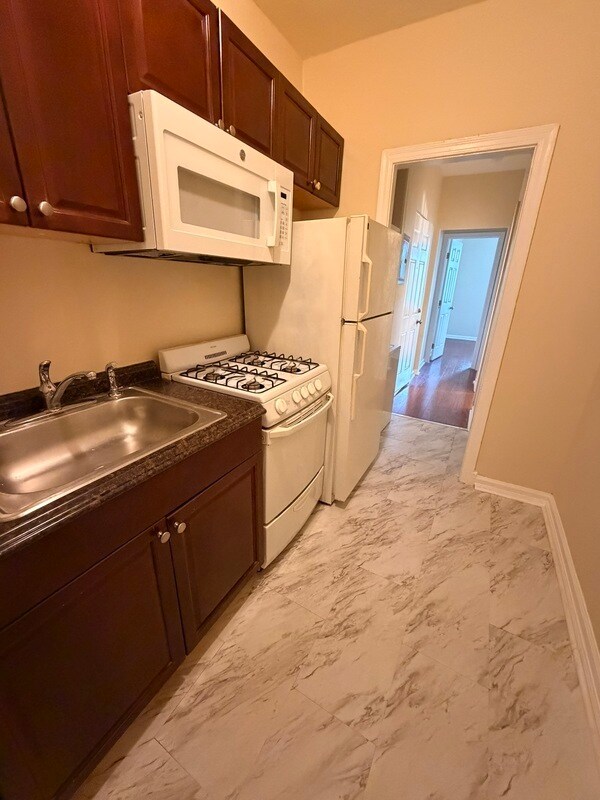 Foto del edificio - 1106 Queen St NE