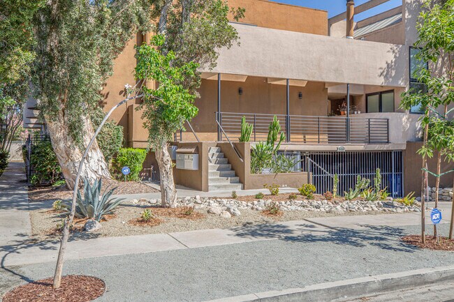 Building Photo - 5456 Hermitage Ave