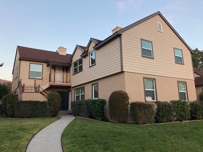 Building Photo - 1035 W Glenoaks Blvd
