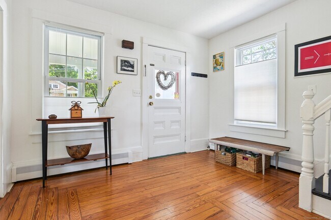 Foto del edificio - 24 Warren Ave