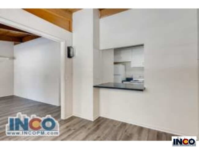 Building Photo - Lovely 1 bedroom apartment near downtown L...