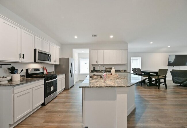 Building Photo - 1139 Hughes Crossing Dr
