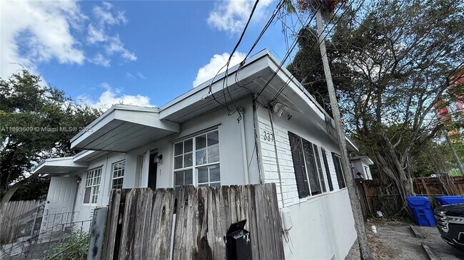 Foto del edificio - 337 NE 57th St